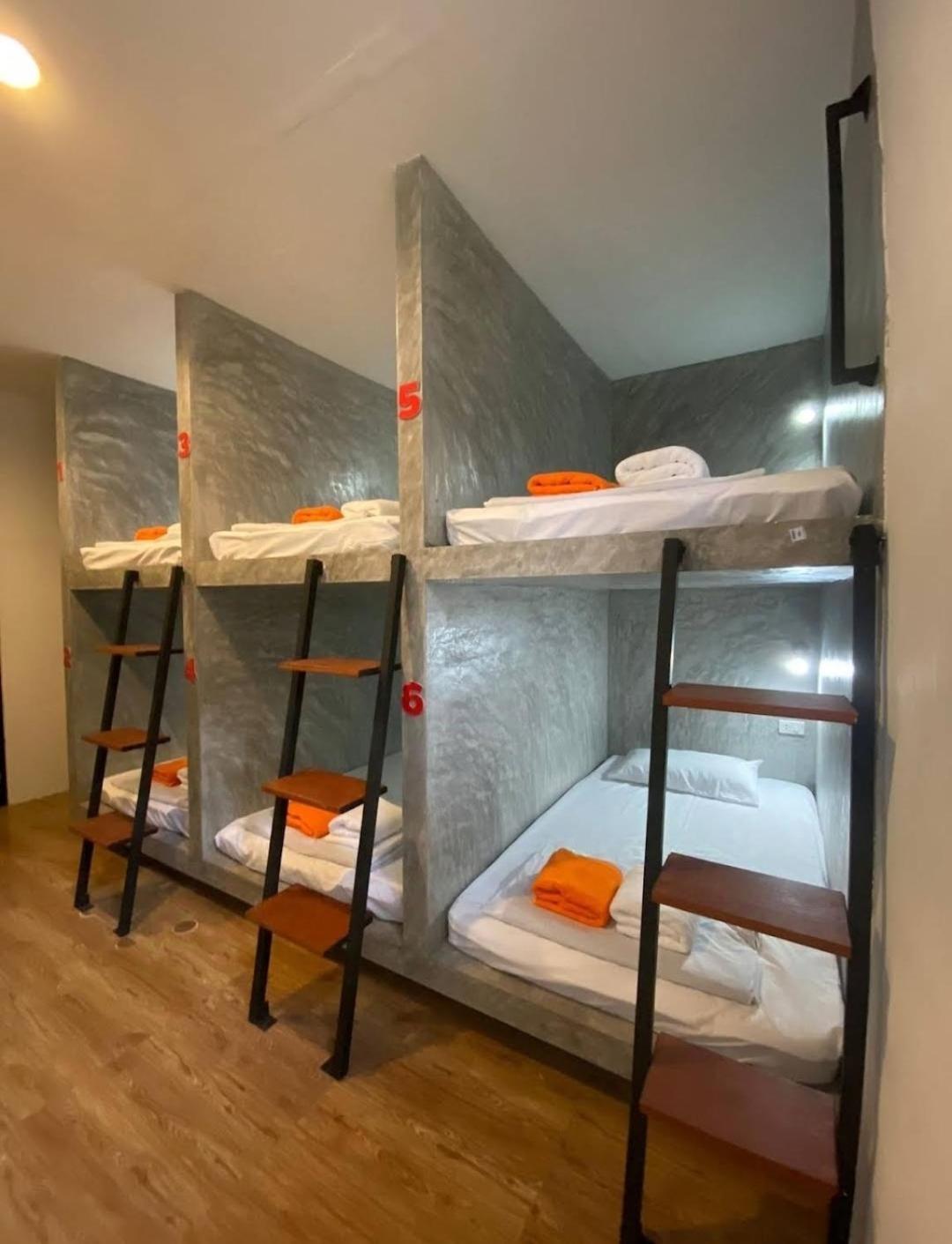 Rockstar Hotel & Bar Тау Экстерьер фото